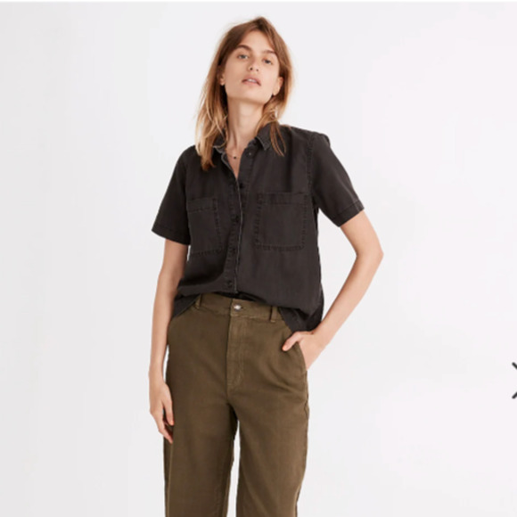 Madewell Tops - Madewell Denim Short-Sleeve Back-Pleat Shirt in Lunar Wash Size Large Collared